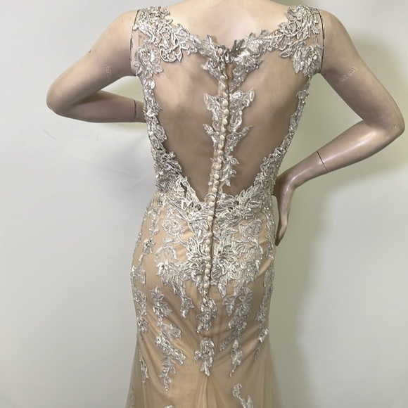 Ivonne D exclusively for Mon Cheri embroidery sleevelessV-neck wedding dress - Picture 7 of 17